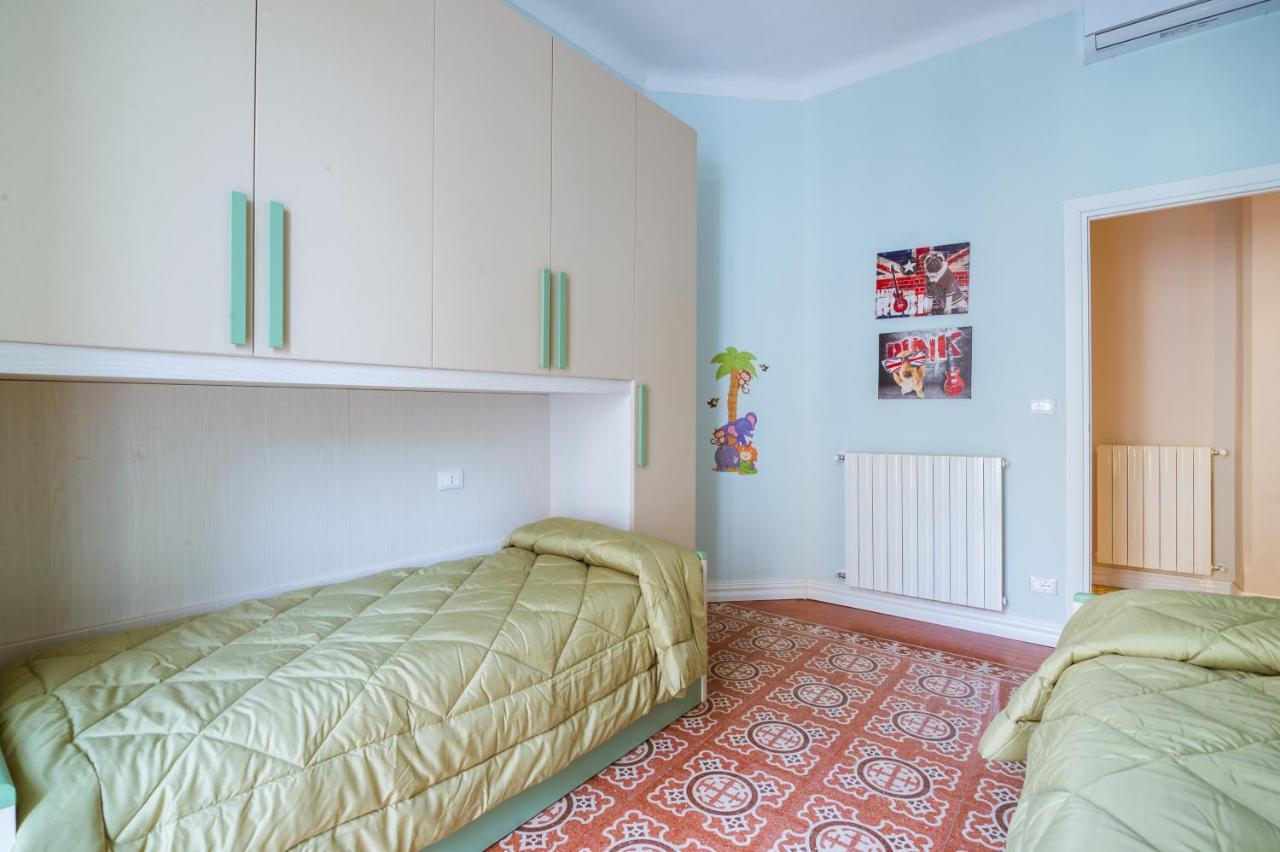Sanremo Grand Central Apartment Bagian luar foto